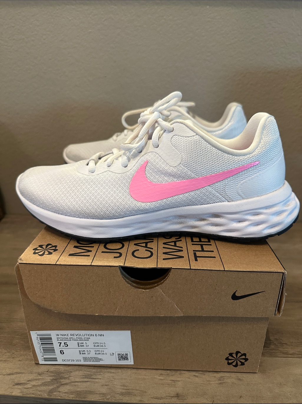 Womens Nike Revolution 6